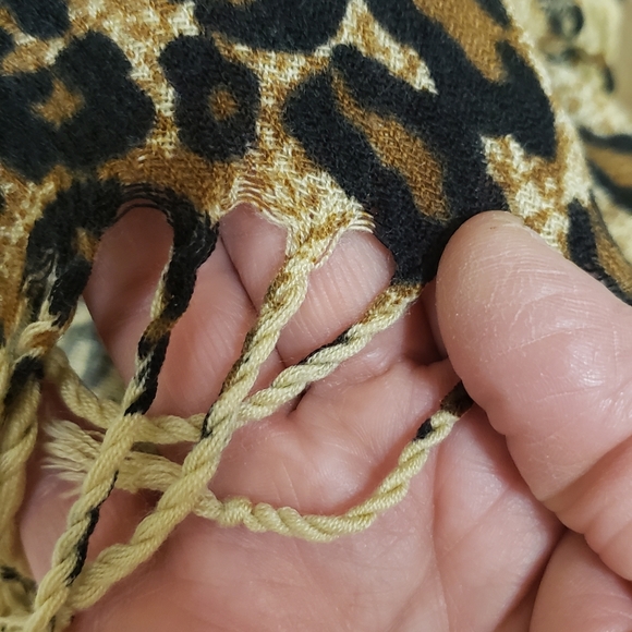Leopard print scarf - Picture 5 of 6